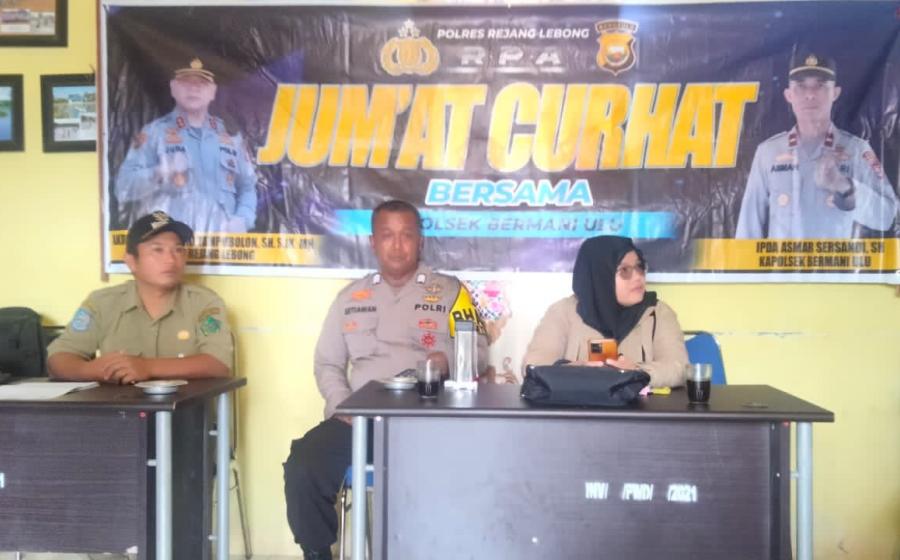 Bhabinkamtibmas Dengarkan Keluhan Masyarakat Melalui Jum’at Curhat