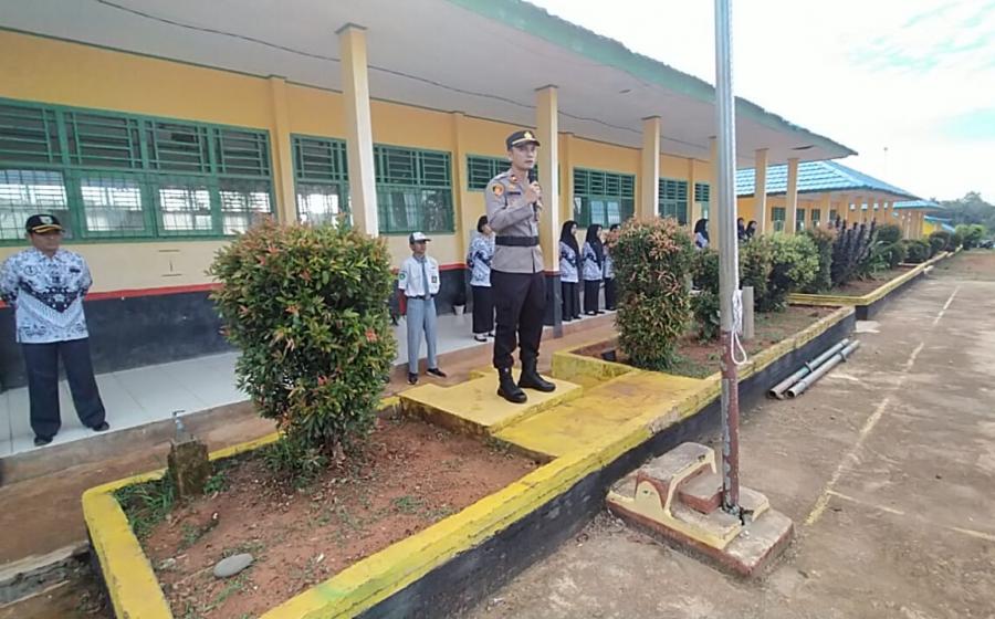 Kapolsek Ketahun Jadi Pembina Upacara Di SMA N 15 Bengkulu Utara