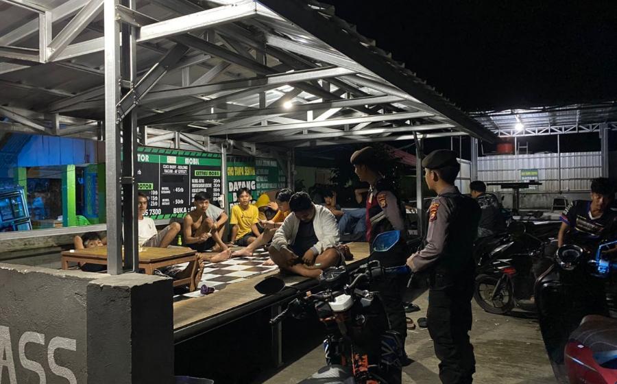 Patroli Presisis, Sat Samapta Polres Kaur Sambangi Tempat Keramaian Sampaikan Imbauan Kamtibmas