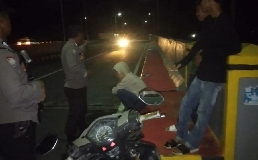 Pantau Situasi Kamtibmas, Piket Yanmas Polsek Kaur Tengah Patroli Dialogis Sampaikan Imbauan 