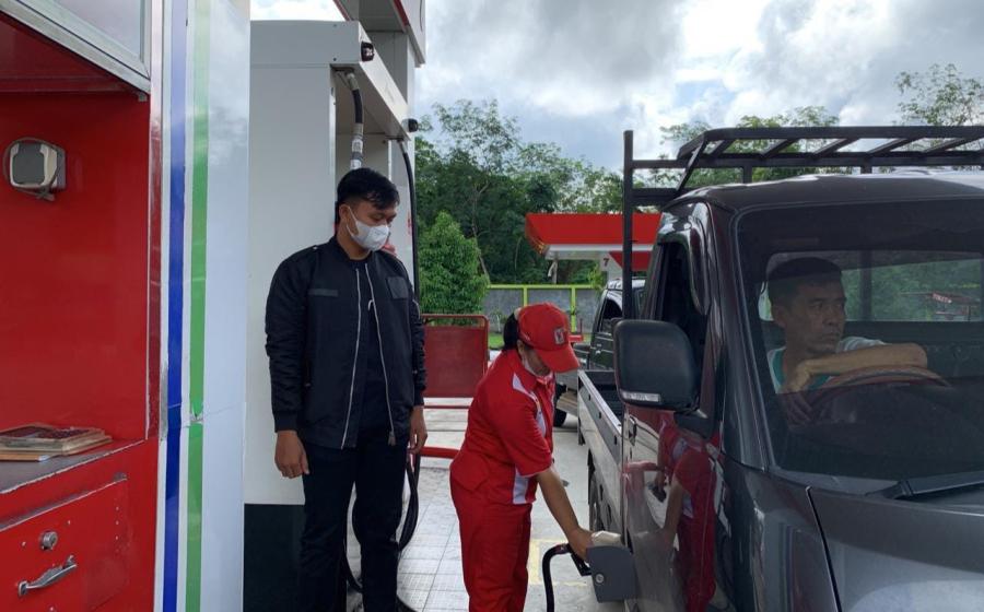 Antisipasi Ketersedian BBM Pada Libur Lebaran, Polsek Padang Ulak Tanding Pantau Penyaluran BBM di SPBU Tanjung Sanai II