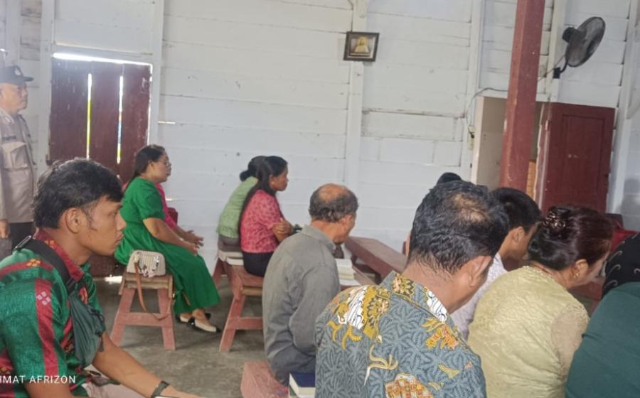Polsek Kaur Selatan Monitoring dan Pengamanan Kegiatan Ibadah di Gereja 