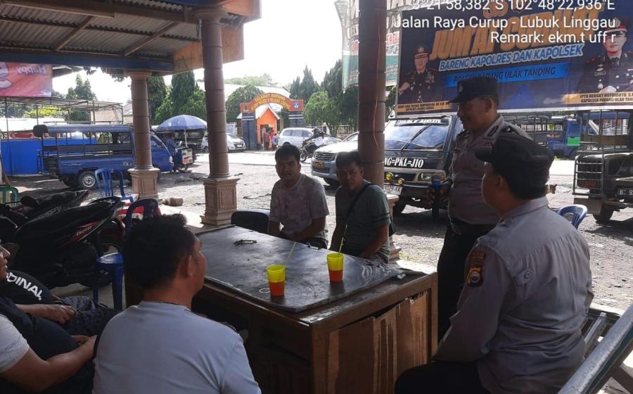 Gelar Jumat Curhat, Bhabinkamtibmas Polsek Padang Ulak Tanding Sampaikan Imbauan Kamtibmas 