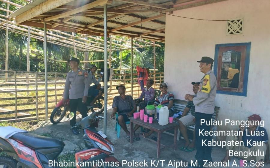 Ciptakan Kamtibmas yang Aman dan Kondusif, Polsek Kaur Tengah Patroli Dialogis di Desa Pulau Panggung 