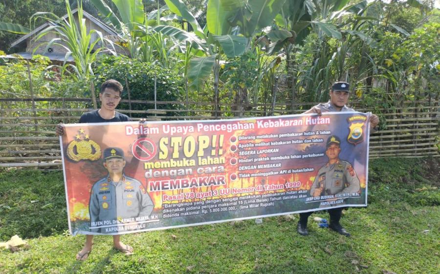 Piket Yanmas Polsek Padang Guci Hulu Sosialisasi Larangan Pembakaran Hutan dan Lahan Serta Semak Belukar 