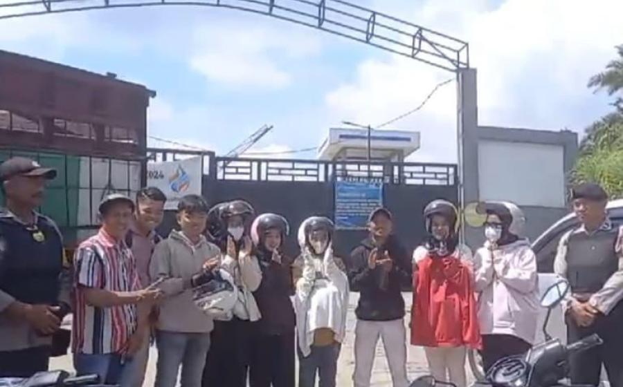 10 Mahasiswa dapat Pengawalan dari Polsek Sindang Kelingi di Jalan Lintas Curup-Lubuklinggau 