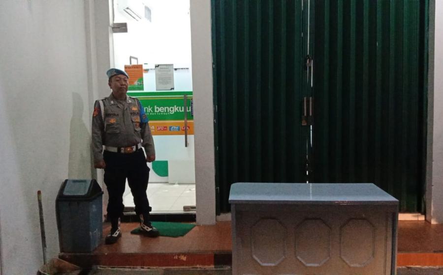 Awasi Kamtibmas Kondusif di Seputaran Wilkum, Polsek Kaur Selatan Lakukan Patroli 