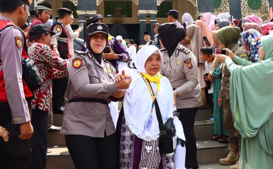 Wakapolres Lebong Hadiri Pemberangkatan CJH Lebong