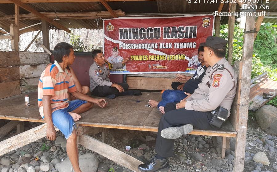 Berikan Imbauan dan Pesan Kamtibmas, Bhabinkamtibmas Polsek Padang Ulak Tanding Gelar Minggu Kasih  
