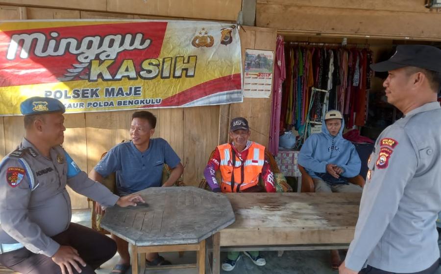 Gelar Minggu Kasih, Polsek Maje Sampaikan Imbauan Kamtibmas di Desa Tanjung Baru 