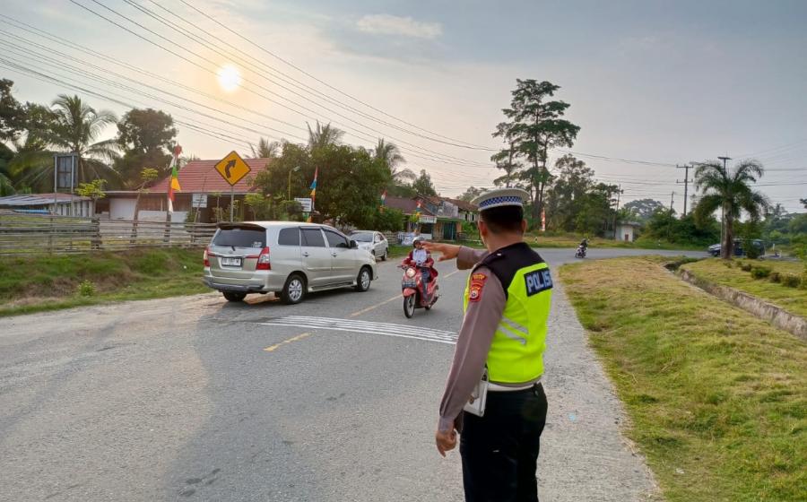 Sat Lantas Polres Kaur Atur Lalin Pagi Hari 