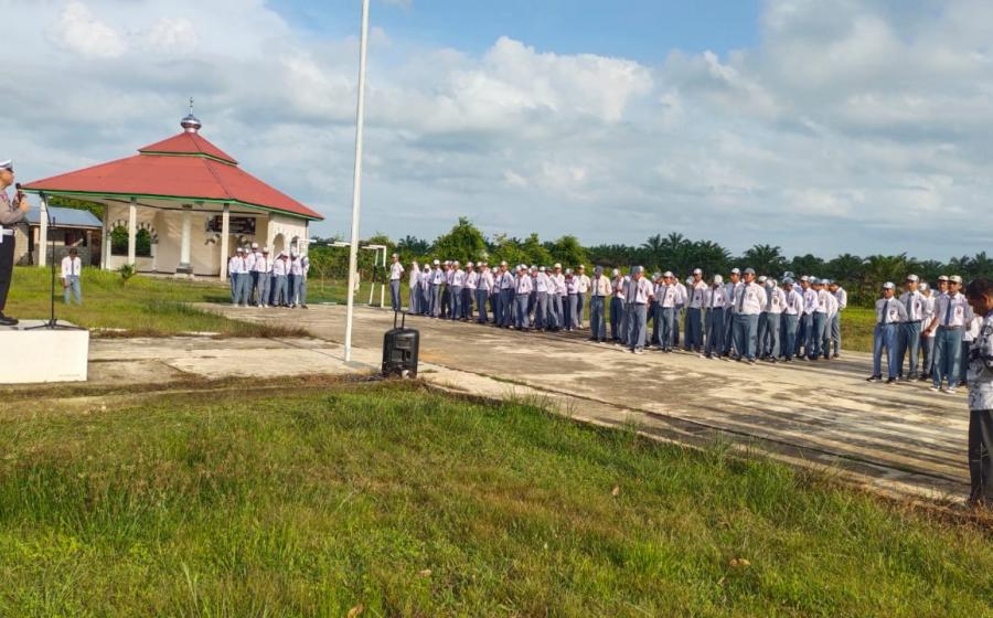 Tanamkan Budaya Tertib Berlalu Lintas, Satlantas Polres Mukomuko Gelar Sosialisasi Edukasi di SMKN 01 Mukomuko 