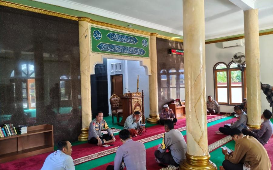 Personel Polres Kaur dan Polsek Jajaran Gelar Binrohtal Tingkatkan Keimanan 