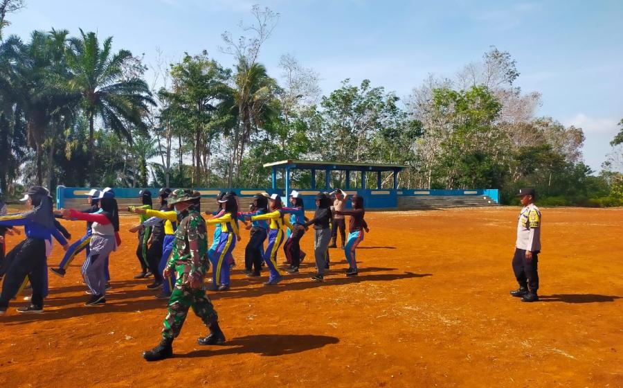Polisi dan Tentara Jadi Pelatih Paskibra Tingkat Kecamatan Pinang Raya