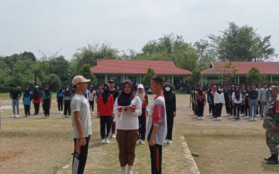 Polsek Kotapadang Latih Petugas Pengibar Bendera untuk HUT RI ke-79