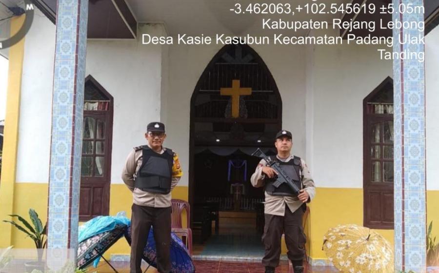 Polsek Padang Ulak Tanding Giatkan Pengamanan Ibadah Minggu di Gereja 