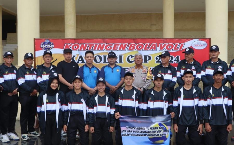 Wakapolda Bengkulu Melepas Tim Bola Voli untuk Turnamen Kapolri Cup 2024Wakapolda Bengkulu Melepas Tim Bola Voli untuk Turnamen Kapolri Cup 2024