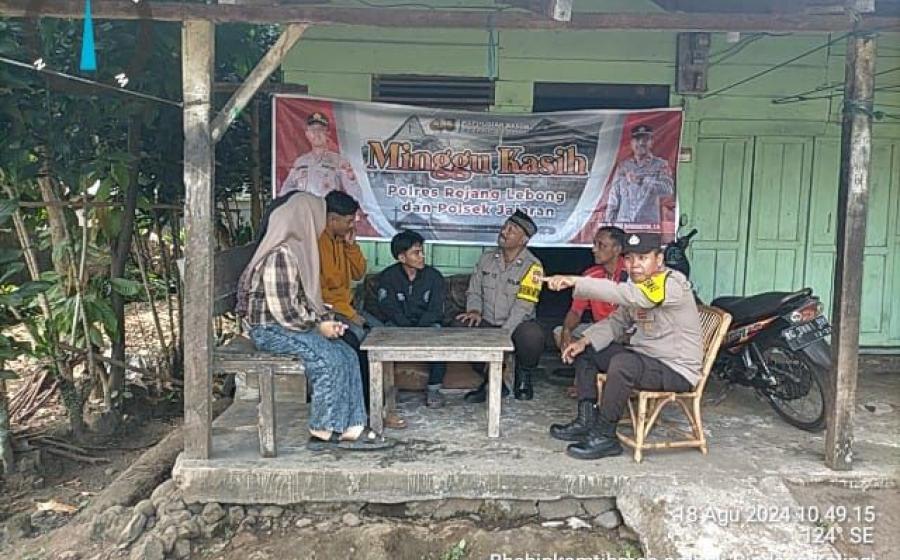 Sampikan Pesan-Pesan Kamtibmas, Polsek Sindang Kelingi Minggu Kasih Bersama Warga 
