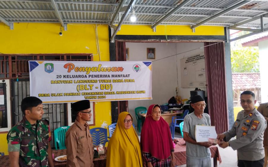 Kapolsek Nasal Hadiri Penyaluran BLT-Dana Desa Tahap Tiga Tahun Anggaran 2024 Di Desa Ulak Pandan