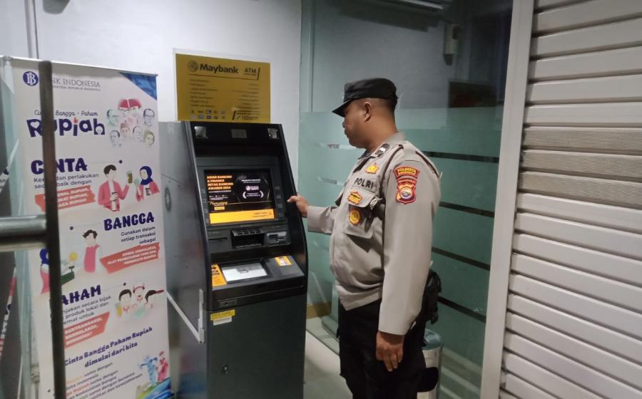 Pantau Objek Vital Kondusif, Polsek Ratu Samban Patroli Dialogis 