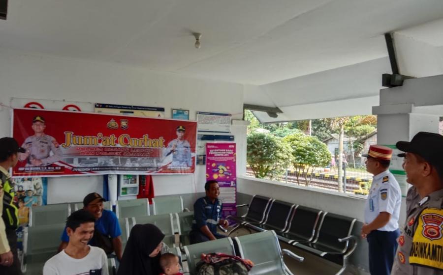 Sampaikan Pesan Kamtibmas dan Tampung Aspirasi  Warga, Polsek Sindang Dataran Gelar Jumat Curhat 