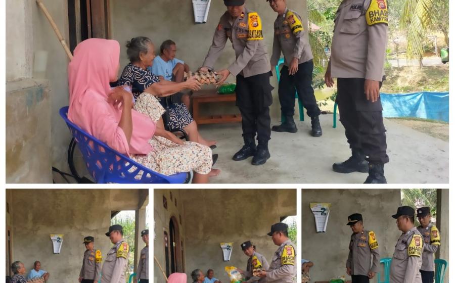 Kapolsek Kaur Tengah Bersama Personel Bagikan Sembako kepada Warga Kurang Mampu