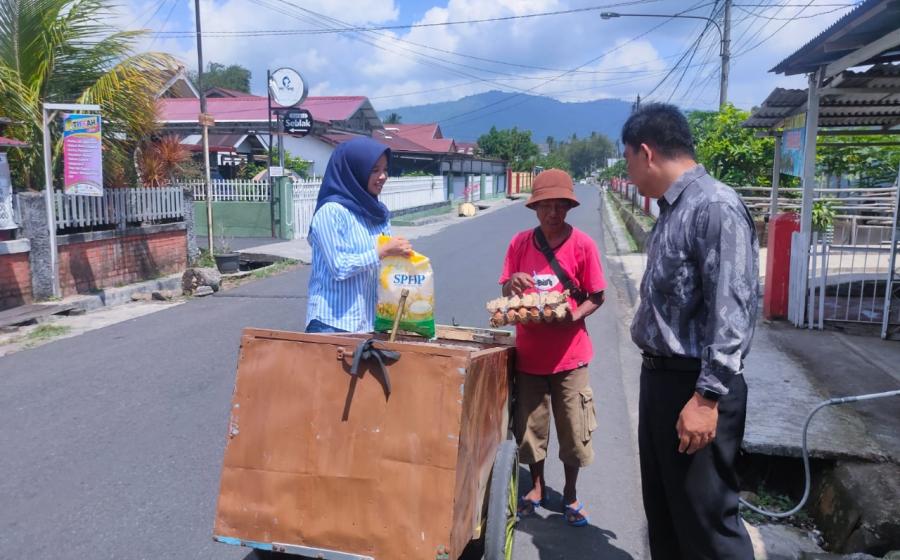Tiga Warga Rejang Lebong Terima Bantuan Sosial Program Selasa Berbagi Kapolres Rejang Lebong 