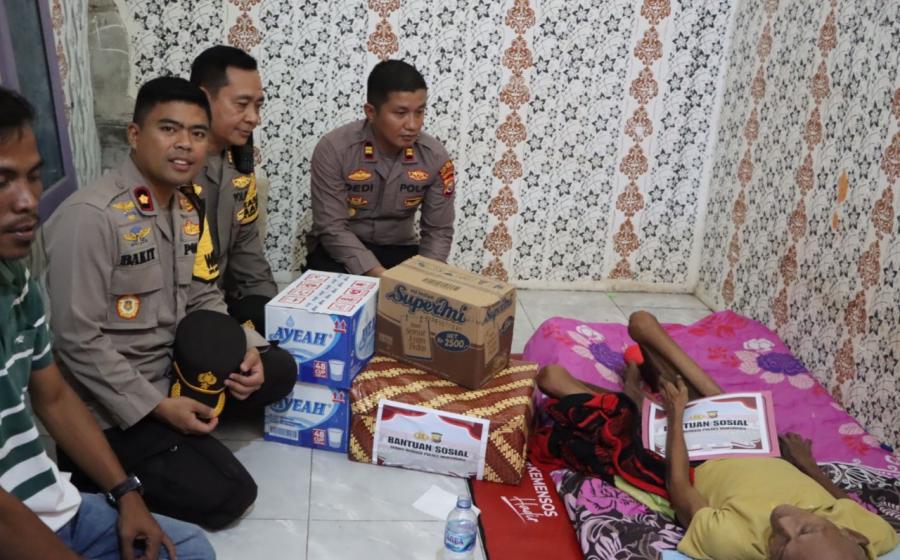 Cooling System, Polres Mukomuko Berikan Sembako  Bantu Warganya Sedang Sakit