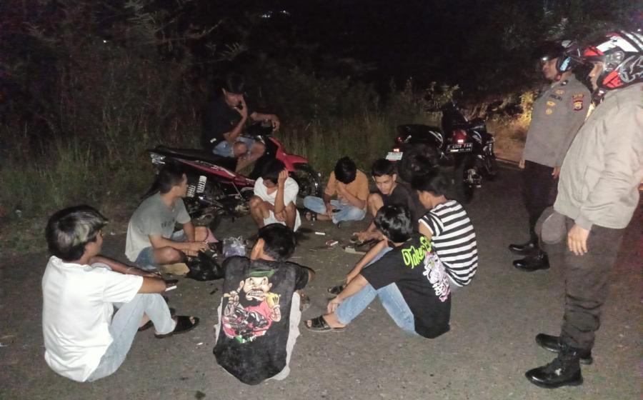 Personel Polsek Seluma Timur  Patroli dan Pengecekan Terkait Adanya Informasi Tawuran di Wilkum