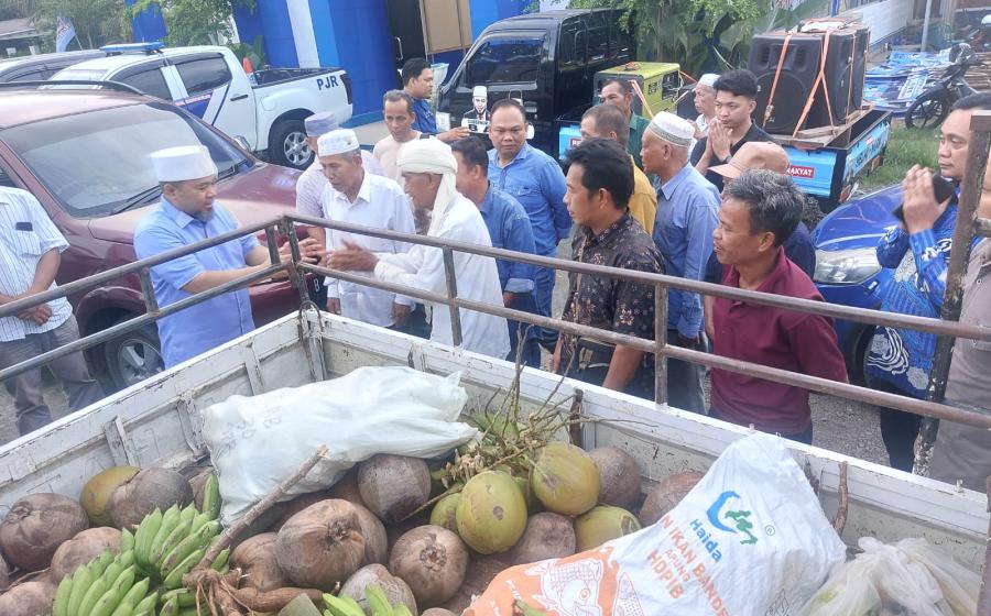 Niat Tulus Ingin Dipimpin Helmi, Warga Ini Sampai Berikan Hasil Bumi untuk Perjuangan