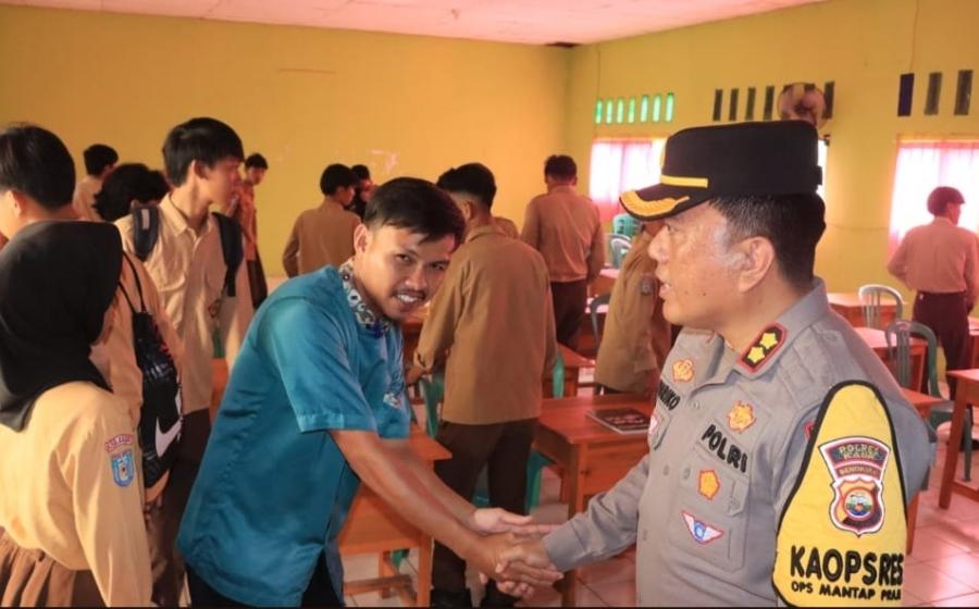 Silahturahmi Kamtibmas Kapolres Kaur Gerebek Rumah Masyarakat 
