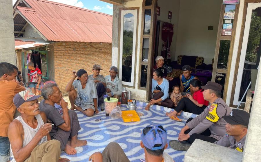 Polsek Kotapadang Gelar Jumat Curhat Bersama Warga Desa Durian Mas, Sampaikan Pesan Kamtibmas
