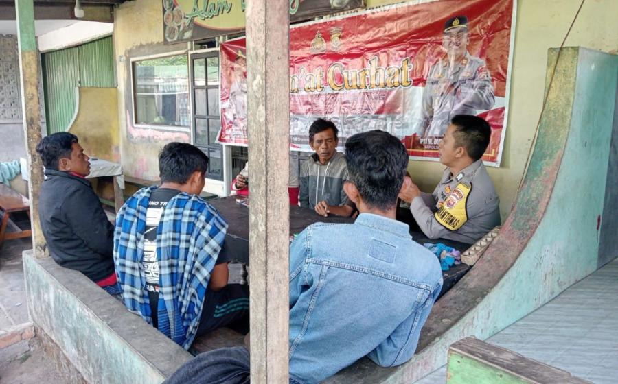 Kapolsek Sindang Kelingi Gelar Jumat Curhat Bersama Warga untuk Jaga Kamtibmas