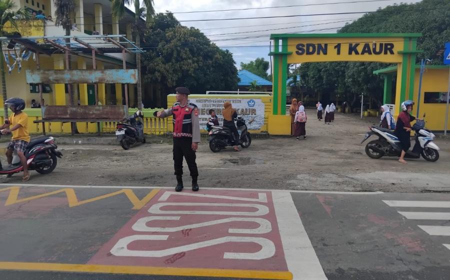 Polres Kaur Gelar Apel Pagi dan Pengaturan Lalu Lintas di Depan SDN 01 Kaur