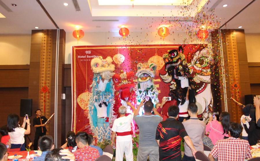 Tahun Baru Imlek di Hotel Santika Bengkulu, Nikmati Makan Malam Sepuasnya dan Penampilan Spesial Barongsai