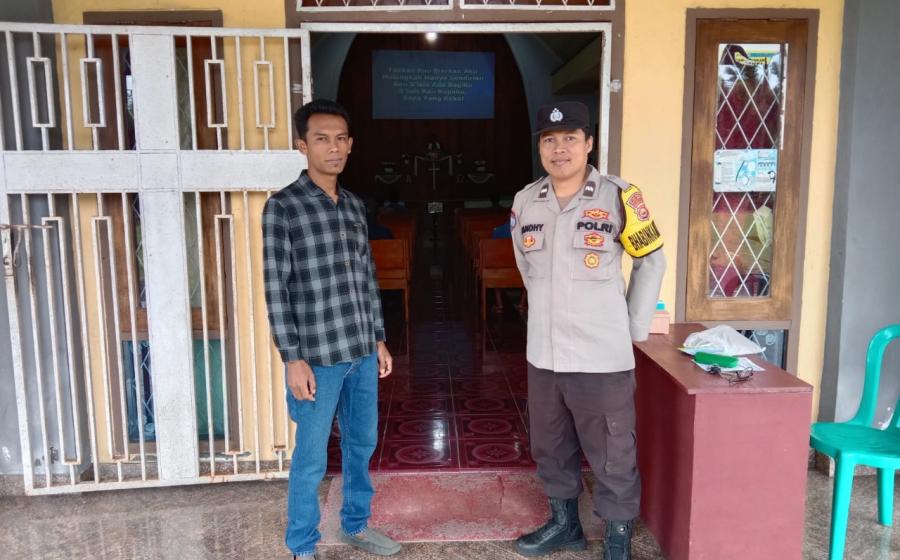 Polsek Selupu Rejang Amankan Ibadah Minggu di Tiga Gereja