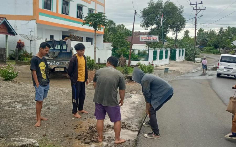 Tingkatkan Pelayanan, PDAM Bengkulu Selatan Lakukan Pembersihan Jaringan Air
