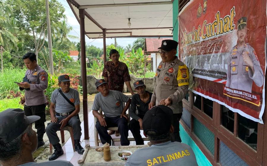 Polsek Padang Ulak Tanding Gelar Jumat Curhat untuk Jalin Komunikasi dan Keamanan Bersama Masyarakat