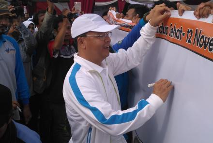 PENANDATANGANAN GERMAS OLEH PLT GUBERNUR