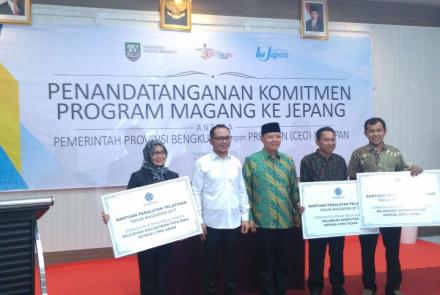 foto bersama mentri dan gubernur bengkulu