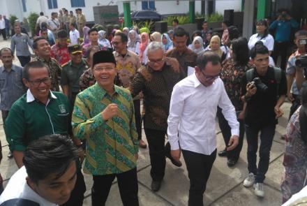 Plt Gubernur Bengkulu Rohidin Mersyah bersama mentri tenaga kerja Muhammad hanif  Dhakiri  