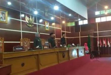 Rapat paripurna dengan agenda penyampaian nota keuangan atas rancangan APBD tahun 2018 oleh Walikota Bengkulu