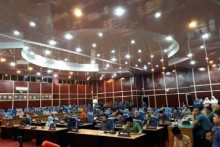 RAPBD 2018 akhirnya disepakati oleh dewan kota menjadi APBD 2018