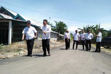 saat Bupati Seluma, Bundra Jaya sidak jalan di Jenggalu