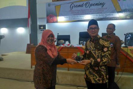 penyambutan mahasiswa STIS jakarta