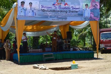 rangkaian kegiatan peletakan batu pertama pembangunan gedung Shelter Bencana Dengan Konstruksi Lima lantai