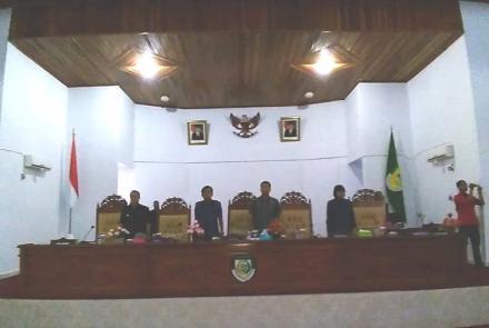 Rapat Paripurna Agenda Penyampaian LKPJ 