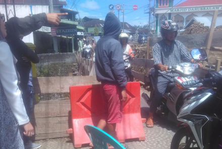 Sidak Proyek Pergantian Jembatan Air Rambai
