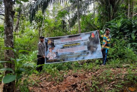 Polsek  Muara Sahung Sosialisasikan Karhutlah di Desa Tri Tunggal Bakti 