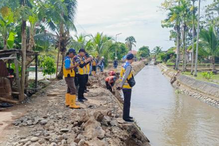 Warga dan Kades Pasang Badan Jaga Kelancaran dan Kenyamanan Rehabilitasi Irigasi D.I Air Ketahun